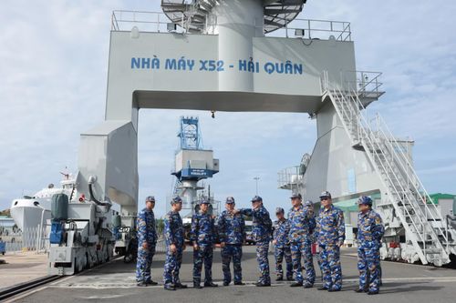 Cục Hậu cần - Kỹ thuật Hải quân kiểm tra công tác phòng, chống cơn bão số 13 tại Nhà máy X52