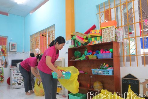 Trường học di dời tài sản, cắt tỉa cây xanh ứng phó bão số 13