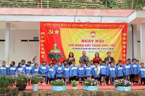 Phó Chủ tịch UBND tỉnh Giàng A Tính dự Ngày hội 'Đại đoàn kết toàn dân tộc' tại xã Bản Bo