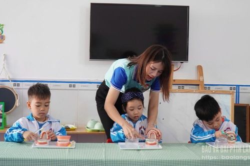 Răng miệng khỏe, trẻ thêm vui tới trường