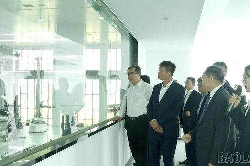 Đoàn đại biểu tỉnh Lào Cai khảo sát một số dự án và các công ty lớn tại Vân Nam