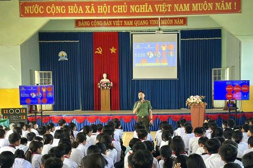 Công an Lâm Đồng bảo vệ trẻ em và thanh thiếu niên trên không gian mạng