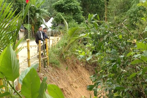 Sạt lở làm ảnh hưởng đến đời sống người dân xã Phong Nha