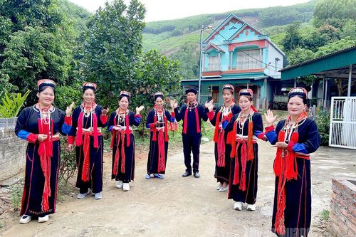 Thôn 20 giữ gìn bản sắc Dao thanh y