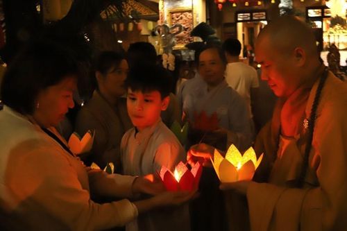 Quảng Ngãi: Chùa Huệ Hương tổ chức hoa đăng hướng đến ngày vía Bồ-tát Quán Thế Âm