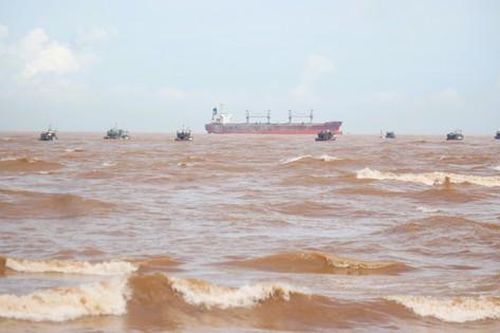 Quảng Trị gia tăng thiệt hại do mưa lũ, giao thông nhiều khu vực ở Huế còn bị chia cắt