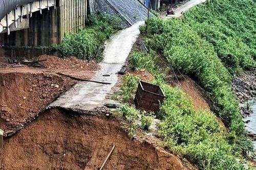 Toàn cảnh tuyến đường lên đỉnh Bạch Mã sạt lở nghiêm trọng, cuốn trôi chốt bảo vệ