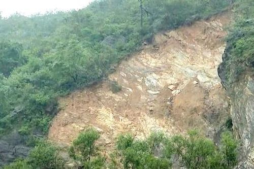 Nghệ An: Cần sớm triển khai giải pháp chống sạt lở tại núi Thành