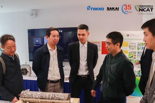 Chuyên gia quốc tế và Việt Nam tìm 'Giải pháp công nghệ vật liệu mặt đường bền vững ở Việt Nam'