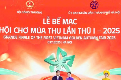 Agribank trao 10 tỷ đồng an sinh xã hội, cùng cả nước hướng về đồng bào vùng bão lũ