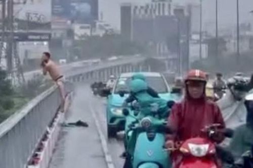 Phát hiện thi thể nghi là tài xế taxi công nghệ rơi xuống cầu Sài Gòn mất tích