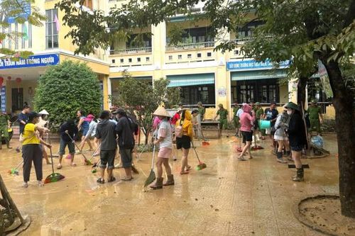 Hàng trăm trường học ở Huế còn ngập lụt, khẩn trương khắc phục sạt lở đường Hồ Chí Minh