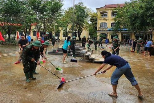 Huế: Sớm đưa học sinh trở lại trường sau mưa lũ
