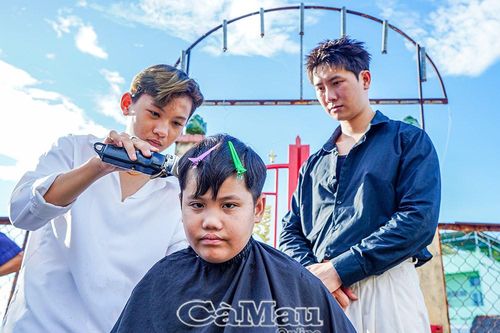 Tiệm tóc đổi nụ cười