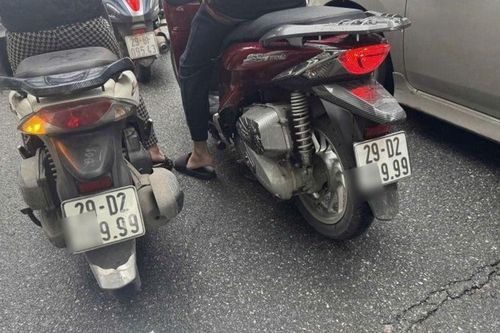 Công an thông tin chính thức về 2 chiếc SH cùng mang biển 'tứ quý 9' 'sánh đôi' trên đường