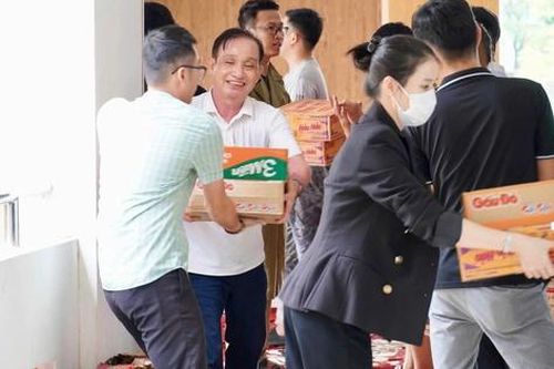 Nhiều trường đại học ở Huế đồng hành cùng sinh viên vượt khó mùa lũ