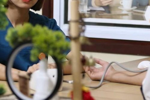 Đồng tính nam nhiễm HIV - Lời người trong cuộc (2): Vòng xoáy kép