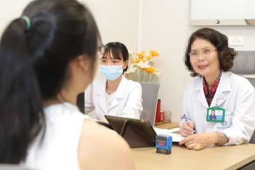 Phụ nữ trẻ và nguy cơ vô sinh vì suy buồng trứng sớm