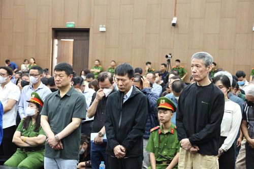 Các bị cáo học thức cao và am hiểu xã hội nên phải biết 'đánh đề ra đê mà ở'