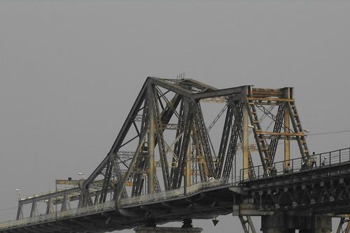 Giữ nhịp thời gian trên cầu Long Biên