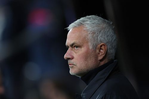 Mourinho kiếm bộn tiền nếu bị sa thải