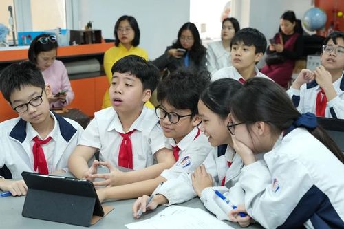 Phấn đấu 100% trường học dạy tiếng Anh từ lớp 1 vào năm 2030