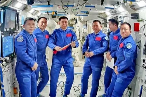Trung Quốc hoãn ngày trở về của Tàu Thần Châu 20 do nghi va chạm