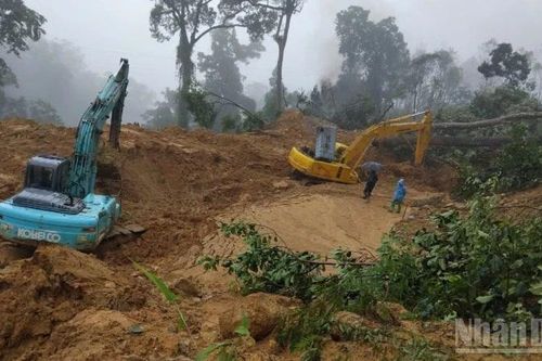 Nỗ lực tiếp cận cầu cạn bị gãy trên đường Hồ Chí Minh nhánh tây trước đêm nay