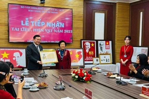 Bảo tàng Hồ Chí Minh tiếp nhận nhiều tài liệu, hiện vật quý