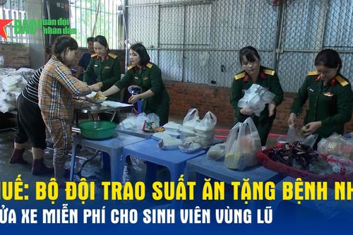 Thành phố Huế: Bộ đội trao suất ăn tặng bệnh nhân, sửa xe miễn phí cho sinh viên vùng lũ