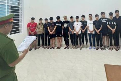Khởi tố nhóm 'báo thủ' gây náo loạn trong đêm
