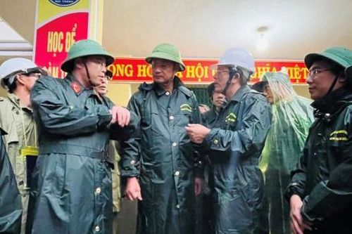 Bí thư Thành ủy Đà Nẵng Lê Ngọc Quang kiểm tra công tác ứng phó bão số 13 tại xã Núi Thành