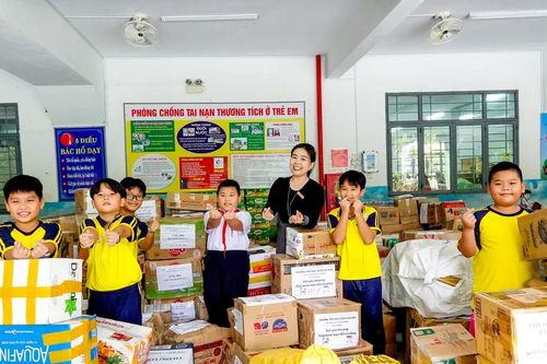 Tấm lòng thầy trò Đà Nẵng gửi về vùng mưa lũ