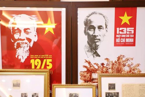 Bảo tàng Hồ Chí Minh tiếp nhận nhiều tài liệu, hiện vật quý về Bác Hồ