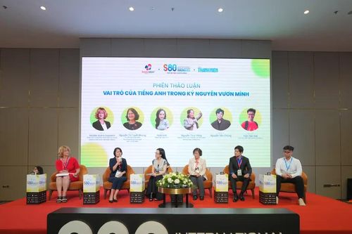 8.000 suất học bổng tiếng Anh được trao cho học sinh, sinh viên, người đi làm