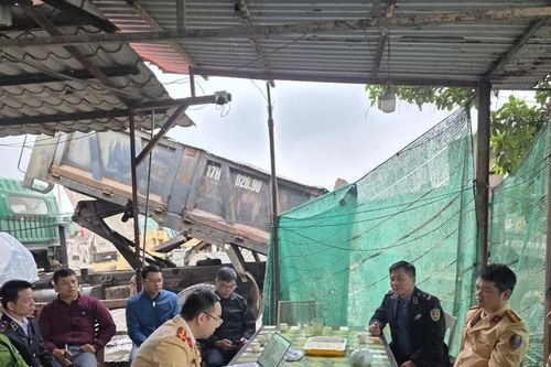 Công an kiểm tra, xử lý nhiều bến bãi tập kết vật liệu xây dựng vi phạm