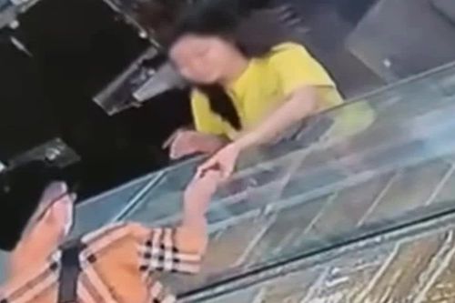 Đã bắt được hai đối tượng cướp giật tài sản ở tiệm vàng TPHCM