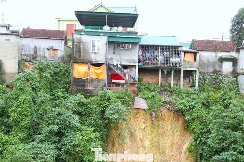 Nơm nớp lo sạt lở cuốn trôi nhà cửa