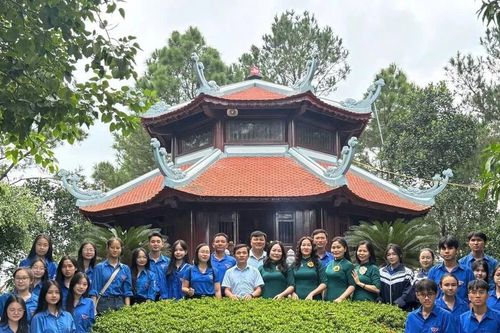 60 năm tự hào và khát vọng