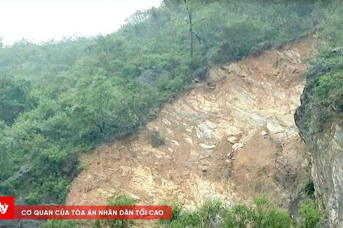 Sạt lở đất tại núi Thành ở Nghệ An khiến người dân lo lắng