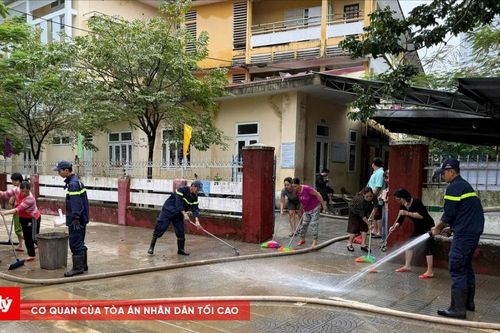 Huế nỗ lực hồi phục sau lũ, 97 trường học vẫn chưa thể mở cửa