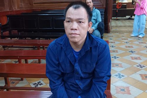 Ấm ức vì bị đánh, vác dao bầu 'xử' bạn cùng khu trọ