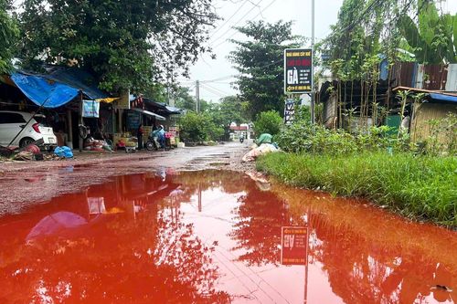 Nguyên nhân vụ chất lỏng đỏ như máu phủ kín mặt đường ở Thái Nguyên