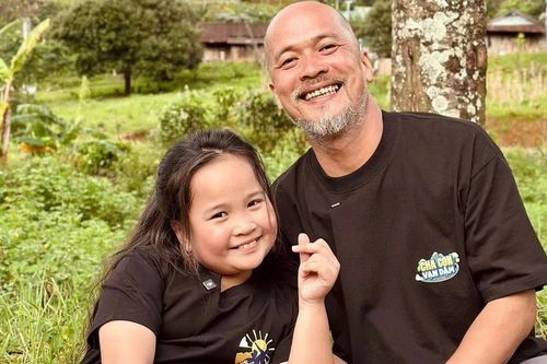 'Cha con vạn dặm': Hành trình bất ngờ của họa sĩ Hồ Việt