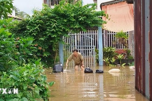 Vĩnh Long: Triều cường vượt mức báo động 3, gây ngập diện rộng