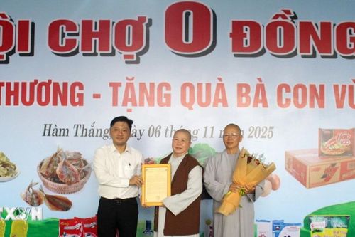 Phật giáo Việt Nam chung tay giúp người dân vùng lũ ổn định cuộc sống