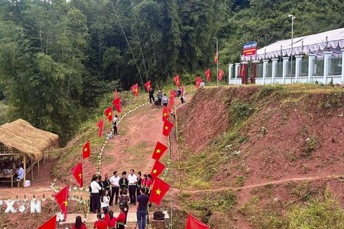 Điện Biên: Đồng bào Cống nơi biên giới Nậm Kè vui Tết Hoa mào gà