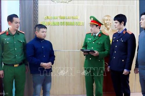 Bắt giữ đối tượng giả danh người dân báo tin hàng lậu