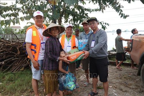 Chung tay vì Đà Nẵng - San sẻ giữa dòng nước lũ