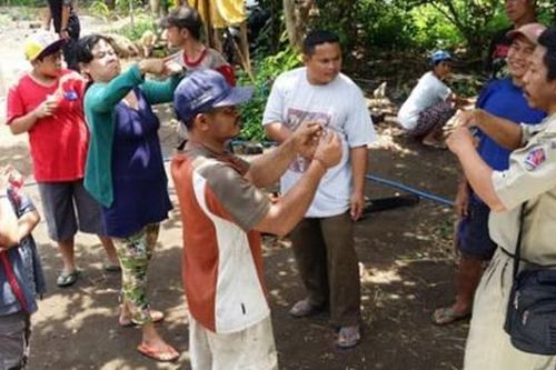 Bí ẩn ngôi làng kỳ quặc nhất hành tinh 'nói chuyện bằng tay'
